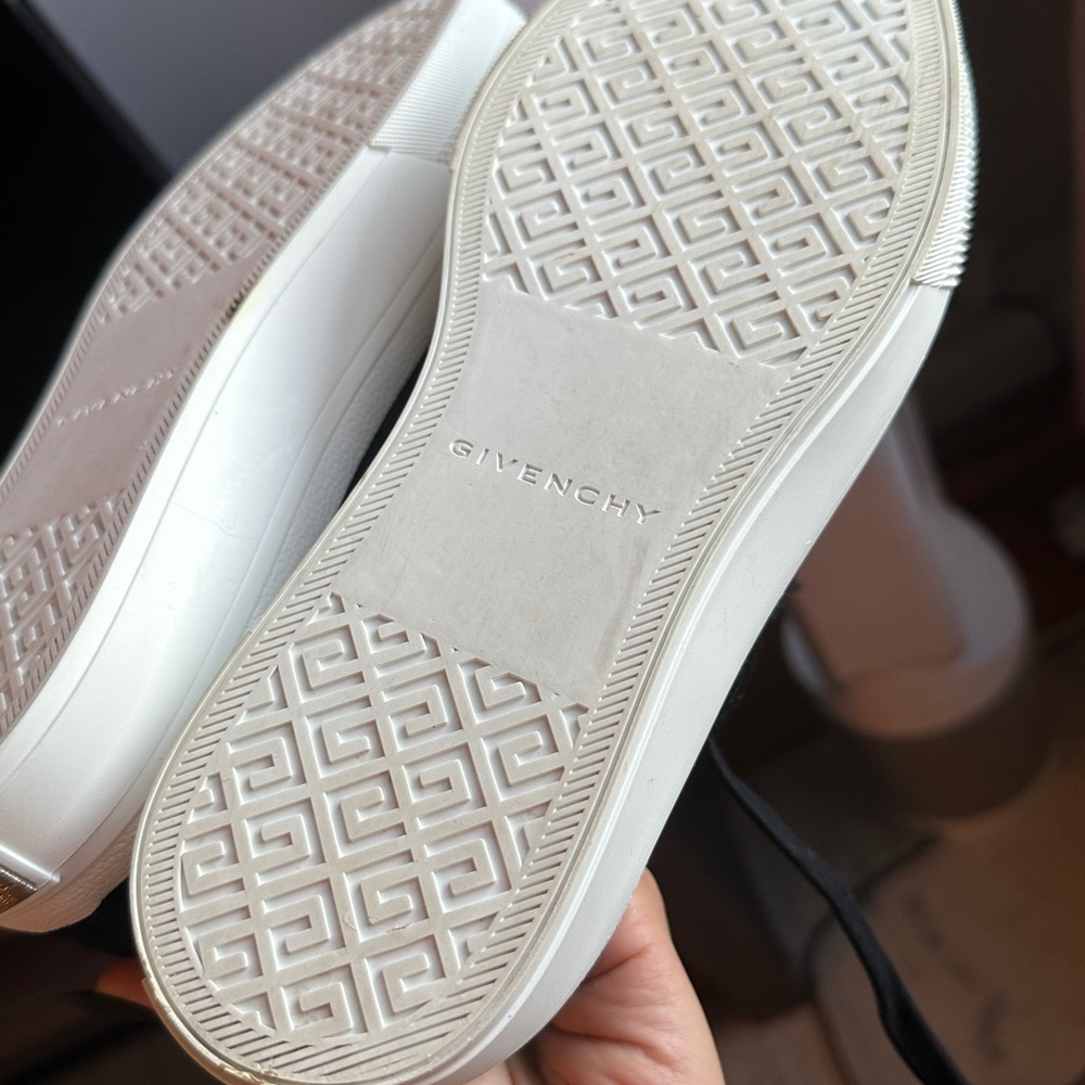 Givenchy Black and White Low-Top Sneakers - Picture 7 of 7